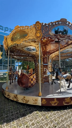 Families enjoy sunny day at Russian amusement park rides