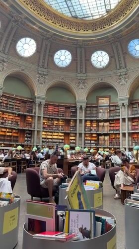 Sketching architecture inside the BnF's iconic reading room
