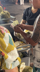Nighttime durian vendor draws customers in Nha Trang