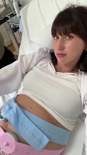 Pregnant woman receives medical examination in Aprilia hospital