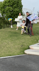 Family park outing and recycling activity observed in Jiangjin