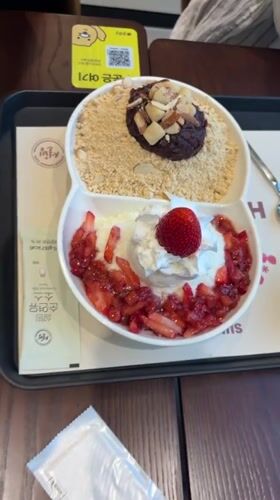 Seoul street scenes and dessert captured during sunny morning