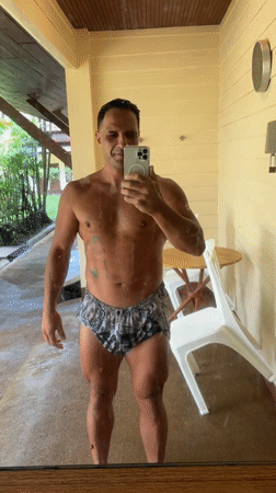 Mirror selfies and garden shots at a Chalong retreat