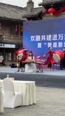 Traditional Chinese cultural performance draws crowds in Chongqing square