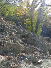 Pozar Baths gorge: streams, cliffs, and landslide damage