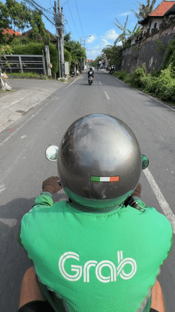 Grab driver spotted on scooter in North Kuta
