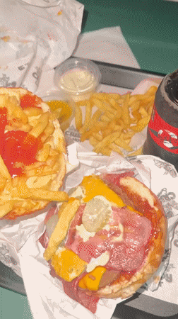 Late-night fast food visit documented at space-themed Arica restaurant