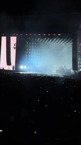 Late-night concert draws crowd in Philadelphia venue