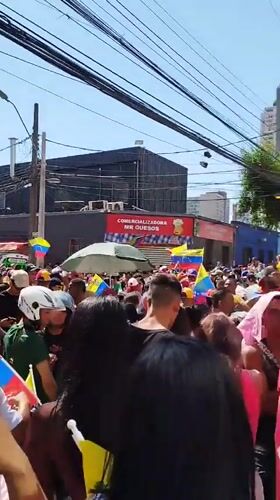 Venezuelan flag celebration draws crowds across Santiago, Chile