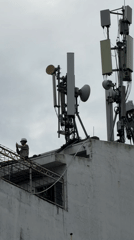 Telecom worker performs rooftop maintenance in Đà Nẵng