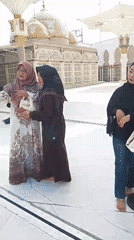 Morning mosque visit with market browsing nearby