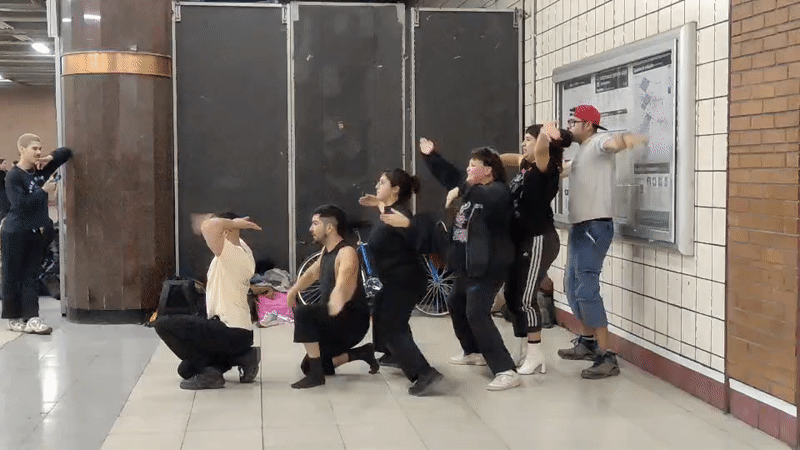 Flash mob-style dance routine inside a Providencia metro station