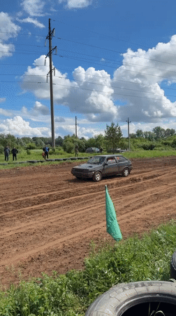 Off-road racing event draws crowds in Votkinsk, Russia