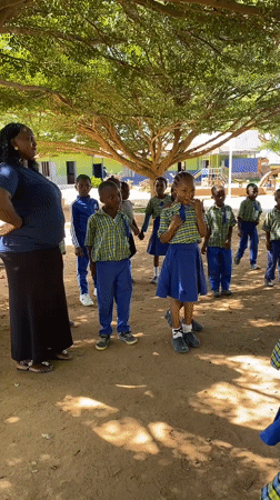School children gather under tree in Gura Top, Nigeria