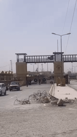 Border crossing activity documented at Pakistan-Iran checkpoint
