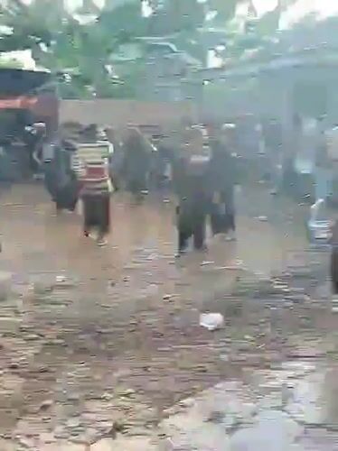 Traditional whip fighting performance draws crowds in Indonesian village