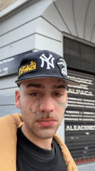 Tattooed man in Yankees cap spotted walking Buenos Aires street