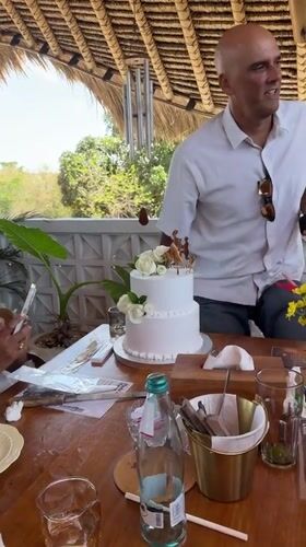 Wedding cake cutting and dinner service in Kuta Selatan