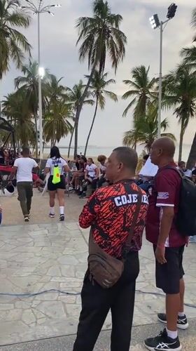 Basketball game draws crowd at beachside Puerto La Cruz court