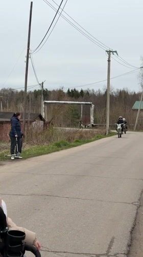 Family outing and street life documented in Reshetnikovo