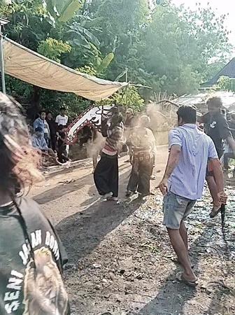 Traditional Indonesian combat performance draws crowds in Kedawung