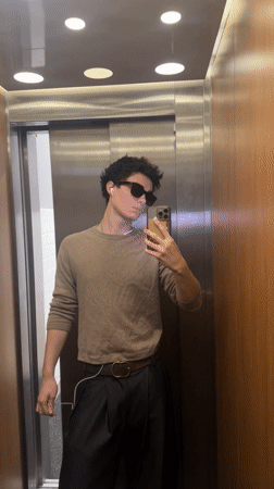 Man takes selfie in London elevator