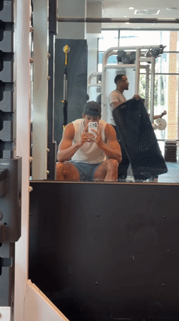 Gym check-in with mirror selfie and progress shots in LA
