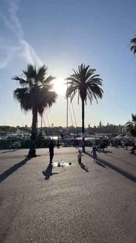Bubble performer entertains children at Barcelona's Port Vell harbor