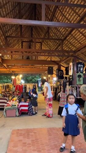 Temples, markets, and street life across central Chiang Mai