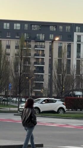 Two women spotted in early morning Belgrade city center