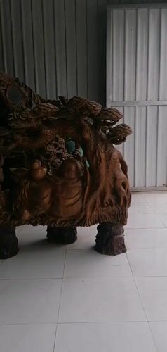 Vietnamese artisans craft wooden sculptures in Ha Tu Ward workshop
