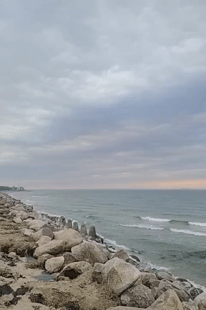 Baltic coastline documented in Zelenogradsk under cloudy conditions
