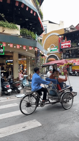 Cyclos and courtyards: a quiet Hanoi morning