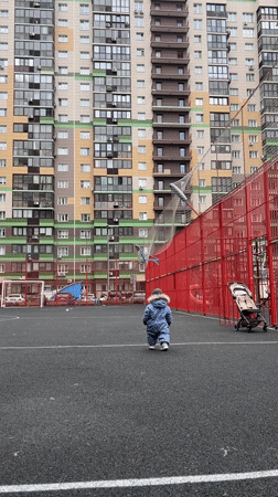 Woman documents morning routine through selfies in Khimki