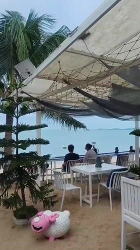 Casual beachside moments captured in Baan Mae Nam, Thailand