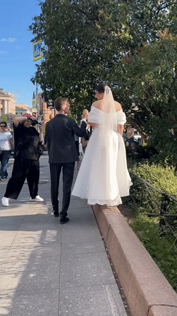 Wedding shoot in a sunny Saint Petersburg park