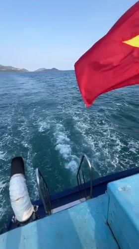 Boat trip with Vietnamese flag recorded near Nha Trang