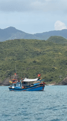 Vietnamese fishing boat spotted in coastal waters near Nha Trang