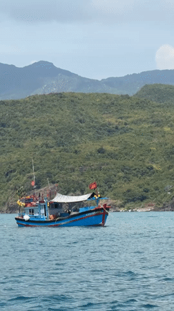 Vietnamese fishing boat spotted in coastal waters near Nha Trang
