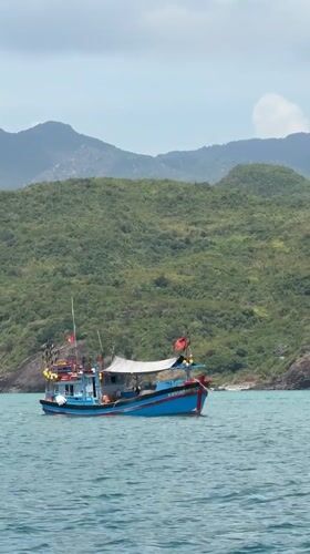 Vietnamese fishing boat spotted in coastal waters near Nha Trang