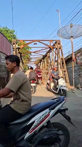 Daily life documented in Keudegeudong, Indonesia street scenes