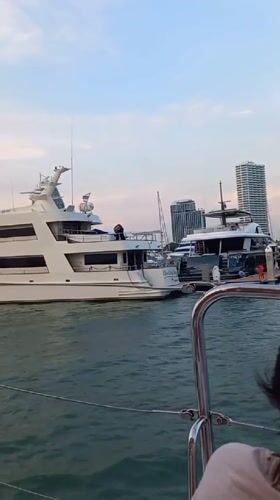 Twilight boat footage captures serene Na Chom Thian coastline