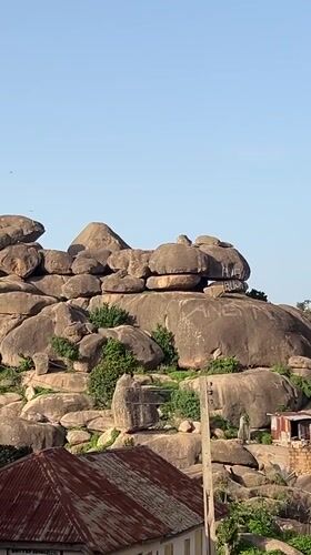 Jos plateau: boulders, settlements, and open terrain