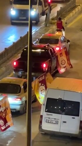 Galatasaray fans celebrate in Fethiye streets amid traffic
