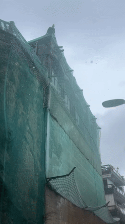 Construction continues in Barcelona amid rainy weather conditions