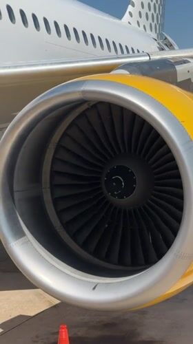 Lisbon Airport turnaround: Vueling flight preps for Ibiza departure
