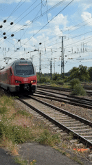 DB train and graffiti-covered cars near a Mönchengladbach rail construction site