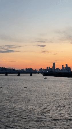 Sunset river scene captured in Seoul