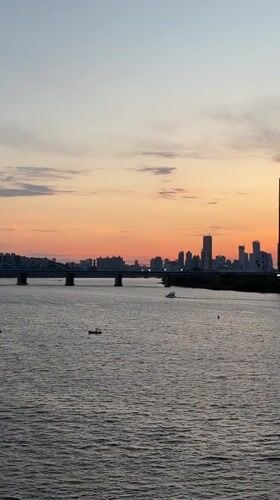 Sunset river scene captured in Seoul