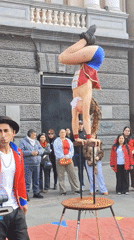 Street performers draw crowds in Santiago public square